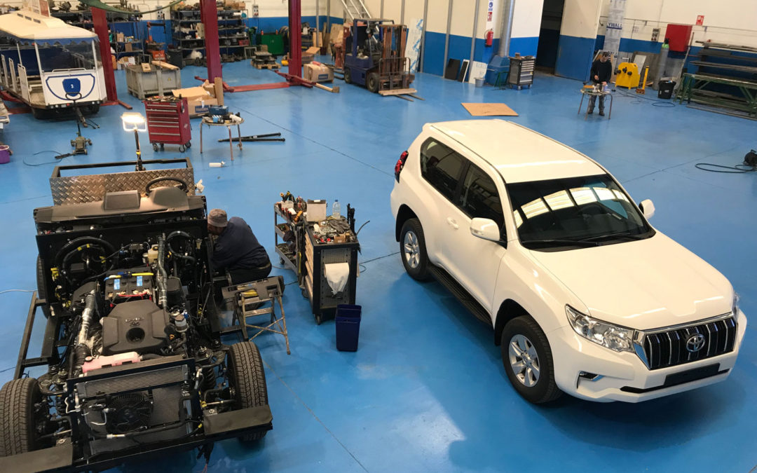 Terminando una maquina Land Cruiser y esperando un nuevo coche para transformar en tren